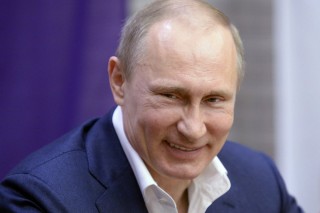 Путин пошутил, что пишет "как курица лапой"